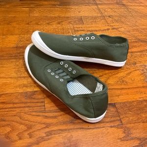 Shoes, size 9 1/2, sage green color